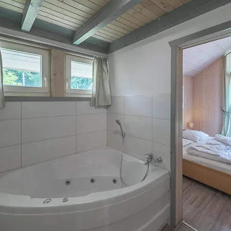 Vakantiehuis Kranich 244 *